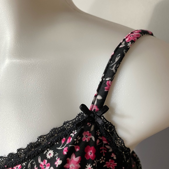 Renee Rofé Sleepwear Short Set
Size Medium 
Comfort Sexy - Picture 5 of 5